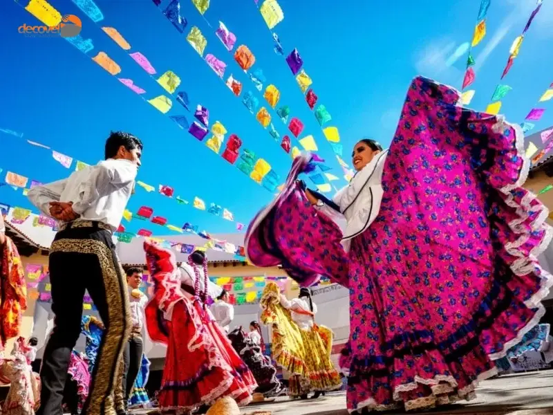 درباره فرهنگ کشور مکزیک و آداب رسوم و جشن‌های محلی این کشور در دکوول بخوانید.
