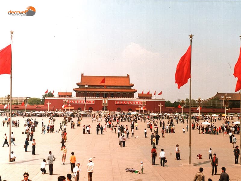 درباره میدان تیان‌آنمن از بزرگترین میدان‌های جهان و در شهر پکن کشور چین که به میدان اعتراضات معروف است در دکوول بخوانید.