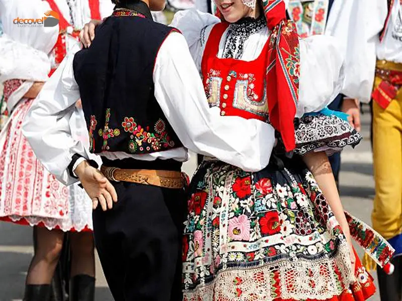درباره فرهنگ مردم کشور چک و ویژگی‌های آداب رسوم آنها با این مقاله از دکوول همراه باشید.