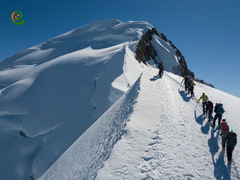 مسیرهای صعود به قله مون بلان در دکوول بخوانید.