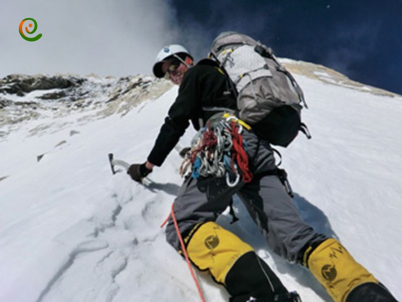 درباره صعود 21 ساعته لوتسه و اورست در دکوول بخوانید.