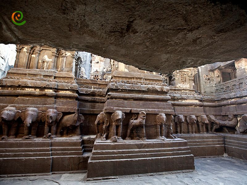 درباره اهمیت تاریخی و فرهنگی غارهای آجانتا و الورا هند با این مقاله از دکوول همراه باشید.