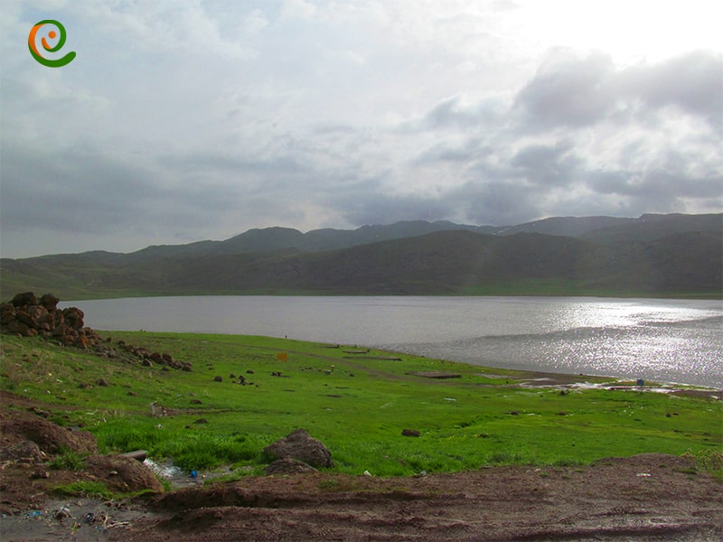 دریاچه نئور نگینی است از استان اردبیل که دسترسی به سوباتان و جاذبه های مهم دیگر استان اردبیل را دارد.