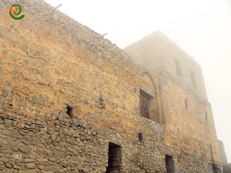 قلعه بابک با معماری خاص خود از جاذبه های گردشگری کلیبر و استان آذربایجان شرقی است