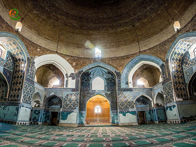 کتیبه های مسجد کبود تبریز را در دکوول ببینید و درباره آن بخوانید.
