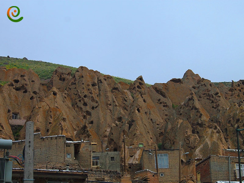 خانه های صخره‌ای زیبای روستای کندوان از جاذبه های گردشگری استان آذربایجان شرقی است