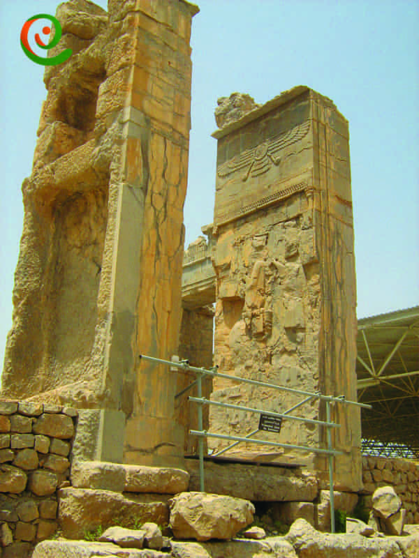 تخت جمشید در چه سالی ساخته شد؟ جواب این سوال را در مقاله آثار تاریخی استان فارس خواهید یافت.