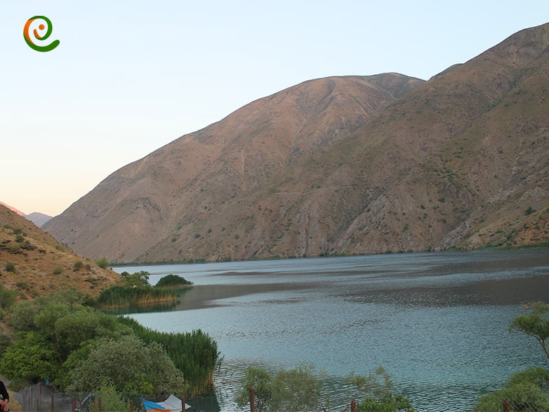 آب نگین گون دریاچه گهر از جاذبه های گردشگری استان لرستان