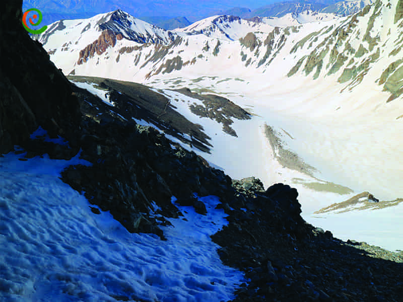 قله علم کوه و یخچال های اطراف قله علم کوه برای صعود به قله علم کوه از مسیر حصارچال