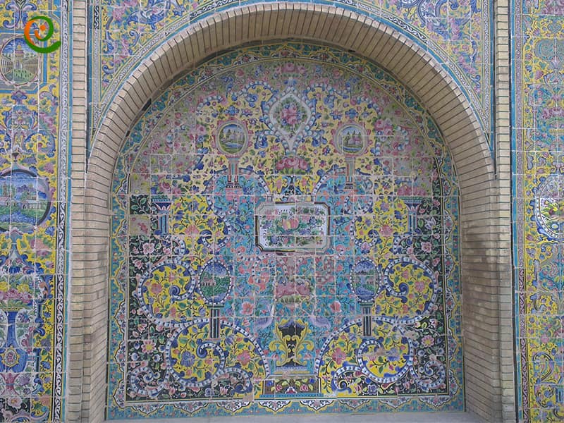 کاشی کاری های تزیینی کاخ گلستان و محوطه سازی زیبای آن