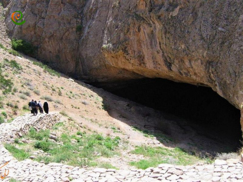 درباره دهانه ورودی غار رودافشان و ویژگی های این غار جذاب در دکوول بخوانید.