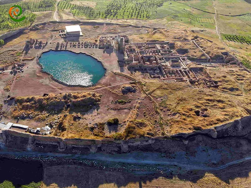 تصویر هوایی از تخت سلیمان از جاذبه های مهم گردشگری استان آذربایجان غربی