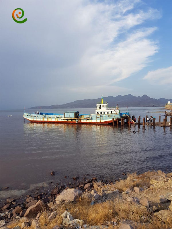 اسکله‌های موجود در دریاچه ارومیه که روزگاری جاذبه گردشگری مهمی به شمار می رفتند