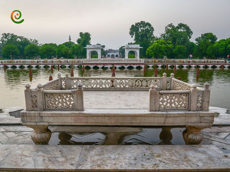درباره مهمترین نکات در زمان بازدید از قصر لاهور و باغ‌های شالیمار با این مقاله از دکوول همراه باشید.