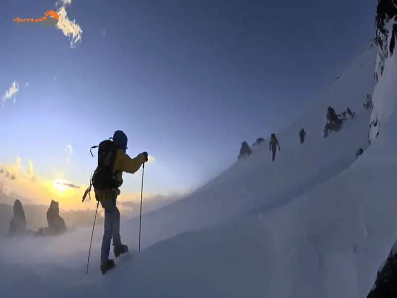 درباره تجهیزات مورد نیاز برای صعود به قله لیلا پیک در این مقاله از دکوول بخوانید.