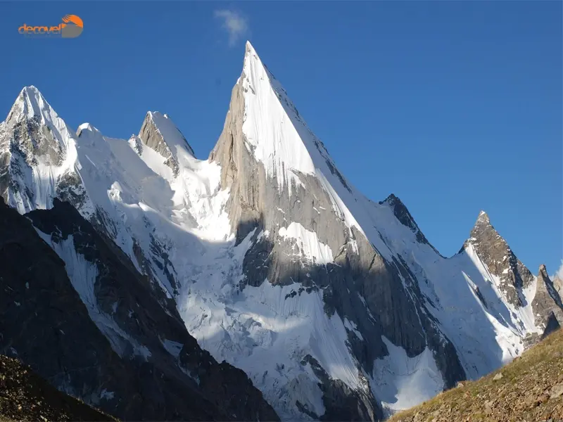 درباره تاریخچه صعود قله لیلا پیک با این مقاله از دکوول همراه باشید.