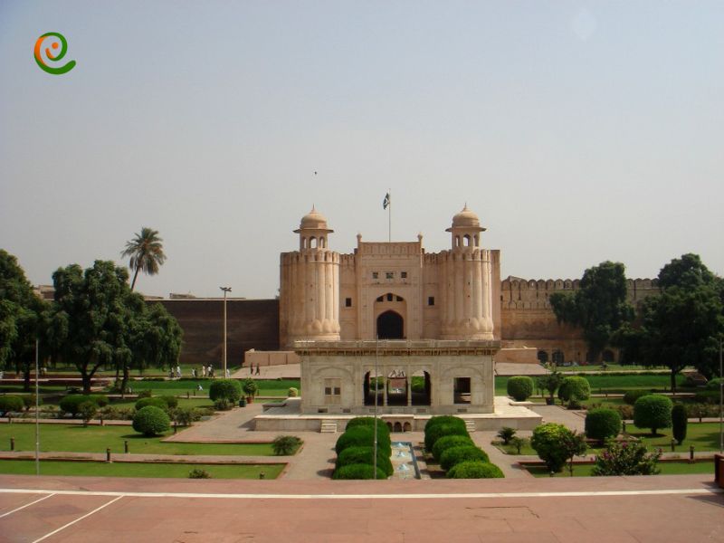 قلعه شاهی در لاهور پاکستان را در این مقاله از دکوول ببینید.
