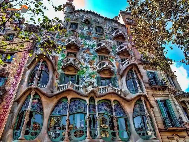 درباره ساختمان کازا میلا در شهر بارسلونا با این مقاله از دکوول همراه باشید.
