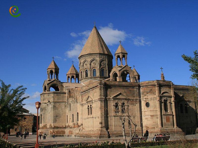 درباره کلیسای حواری ارمنی اچمیادزین در ارمنستان در دکوول بخوانید.