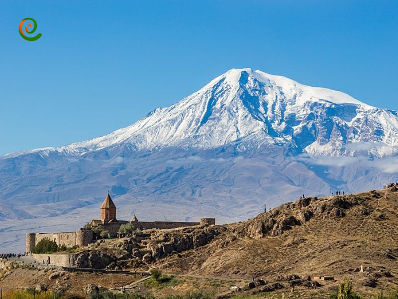 درباره کلیسای خور ویراپ در ارمنستان در دکوول بخوانید.