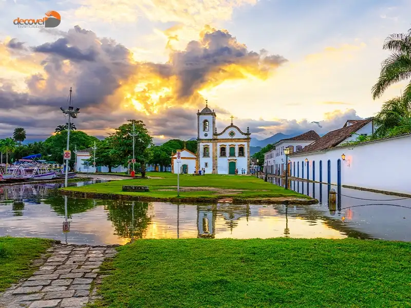 درباره جاذبه های تاریخی و طبیعی در شهر پاراتی برزیل با این مقاله از دکوول همراه باشید.