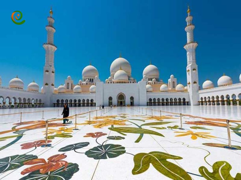 درباره مسجد شیخ زاید در امارات با این مقاله از دکوول همراه باشید.