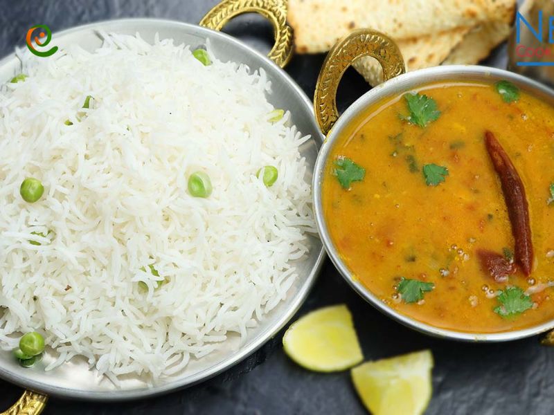 دال بات جز یکی از پر طرفدارترین غذاهای نپال است، درباره آن در دکوول بخوانید.