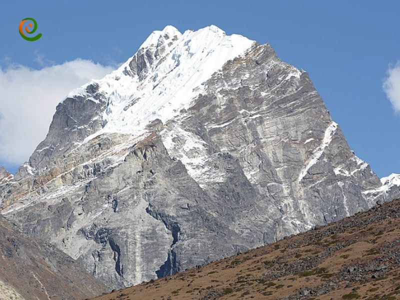 درباره تاریخچه صعود قله لوبوچه شرقی با دکوول همراه باشید.