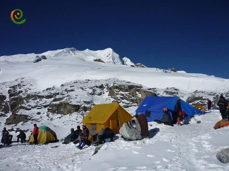 کمپ اصلی مراپیک در کشور نپال. مراپیک و صعود به قله مراپیک از تورهای کوهنوردی خارجی محبوب است که در نپال و هیمالیا قرار گرفته است