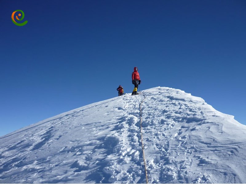 قدم های آخر نرسیده به قله مراپیک. صعود به قله مراپیک بلندترین قله ترکینگ نپال