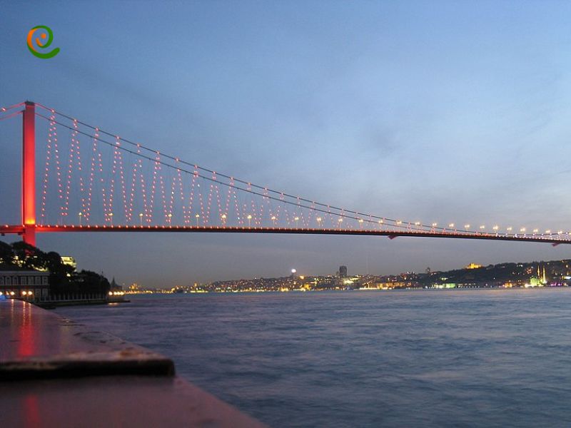 پل بسفر را باید یکی از مهم‌ترین و زیباترین پل‌های استانبول  می باشد برای کسب اطلاعات بیشتر با این مقاله از دکوول همراه باشید.