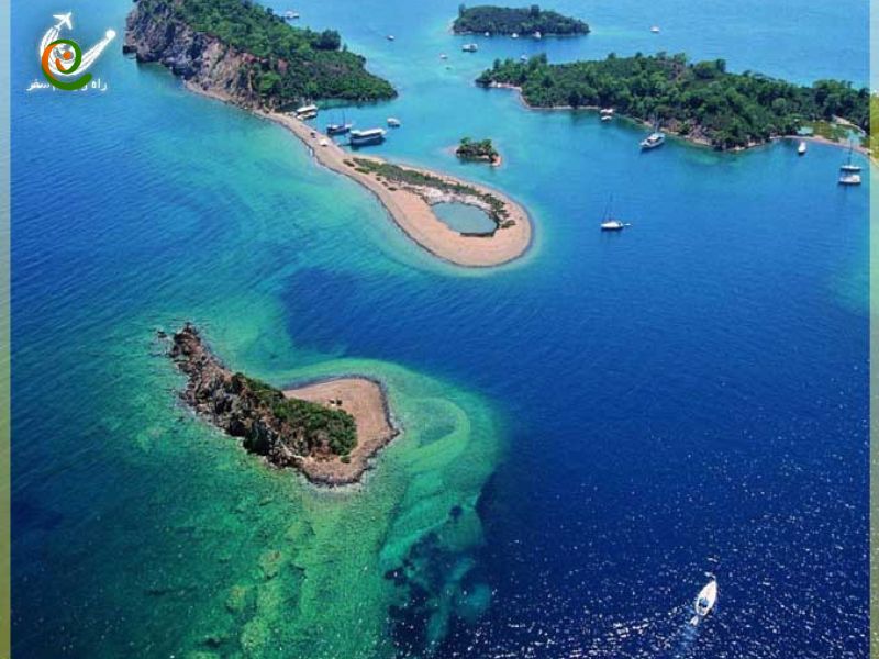 جزیره کلئوپاترا در میان دامن طلایی ساحل شنی را در دکوول ببینید و بخوانید.