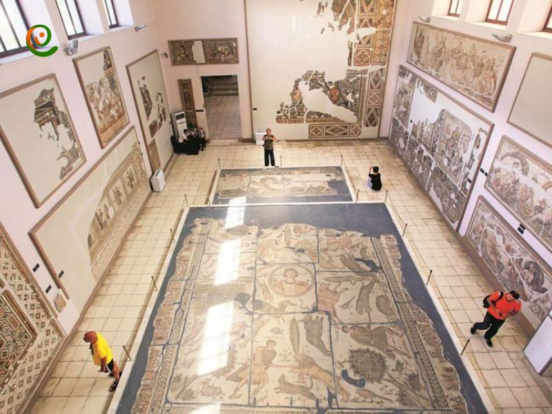 موزه موزاییک زوگما ترکیه را باید بزرگ‌ترین موزه موزاییک دنیا دانست، درباره آن در دکوول بخوانید.