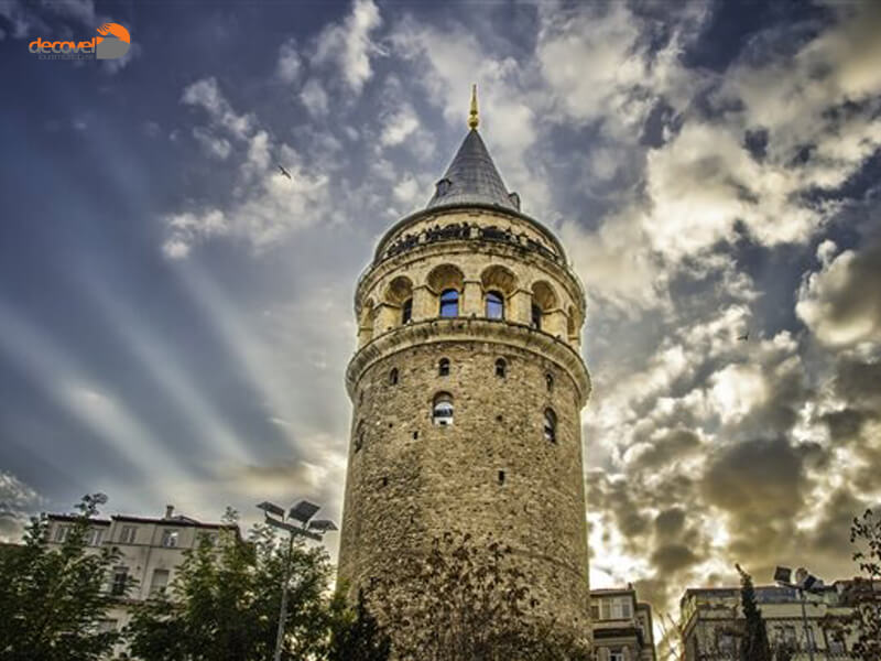 برج گالاتا استانبول که از جاذبه‌های گردشگری مهم استانبول هست را در دکوول بخوانید