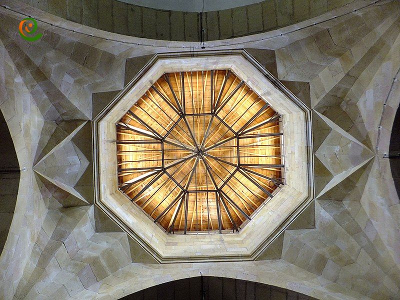 معماری مسجد و بیمارستان بزرگ دیوریغی ترکیه را در دکوول ببینید و درباره آن بخوانید.