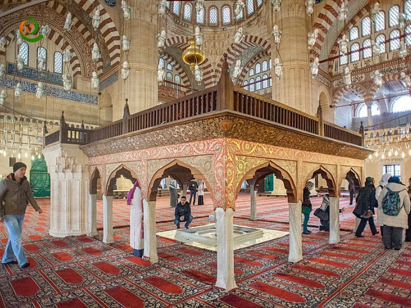 درباره تاریخچه مسجد و مجموعه سلیمیه در ترکیه با دکوول همراه باشید.