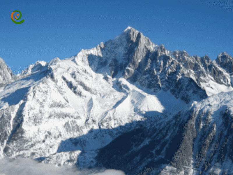درباره قله مون بلان یکی از قلل زیبای جهان واقع در مرز فرانسه و ایتالیا در دکوول بخوانید.